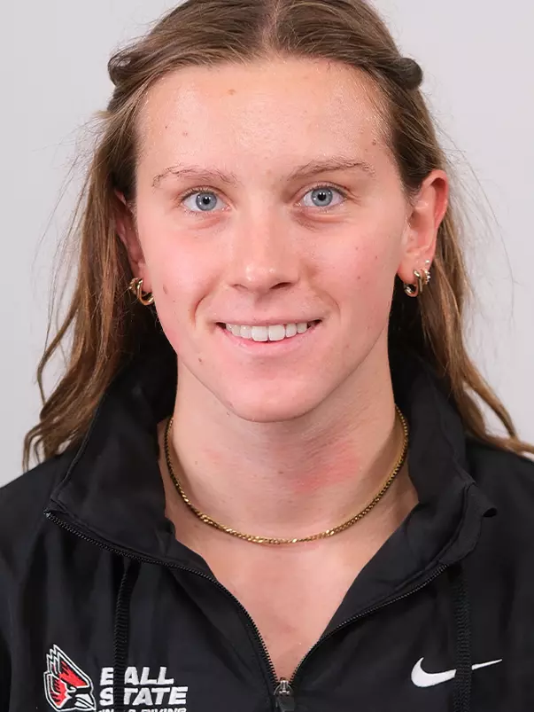 Julia Ofman Headshot