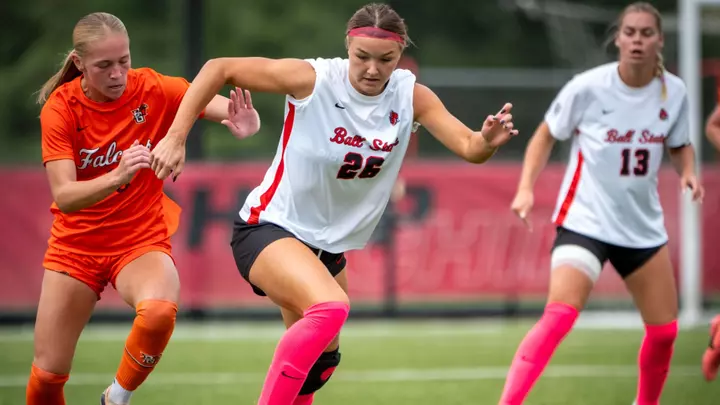 Annika Klauss dribbles the ball against a Bowling Green defender