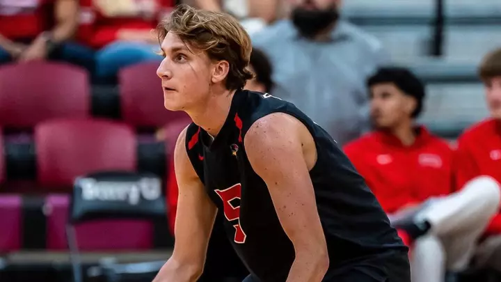 MVB Signs Bobby Clapp