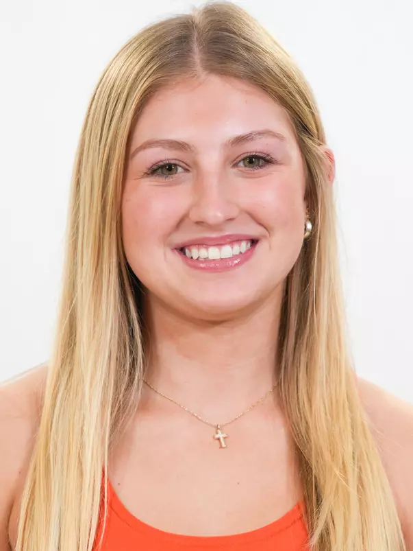 Sienna Steeber Headshot