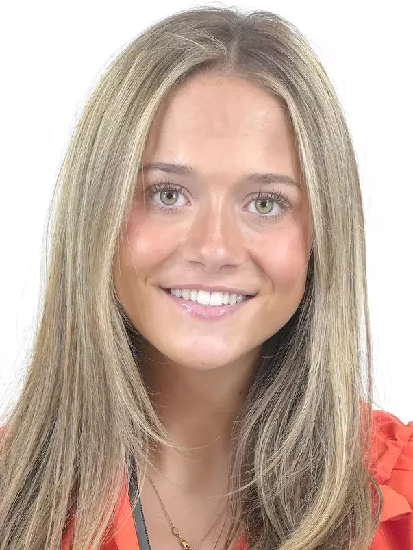 Anna Carruthers Headshot