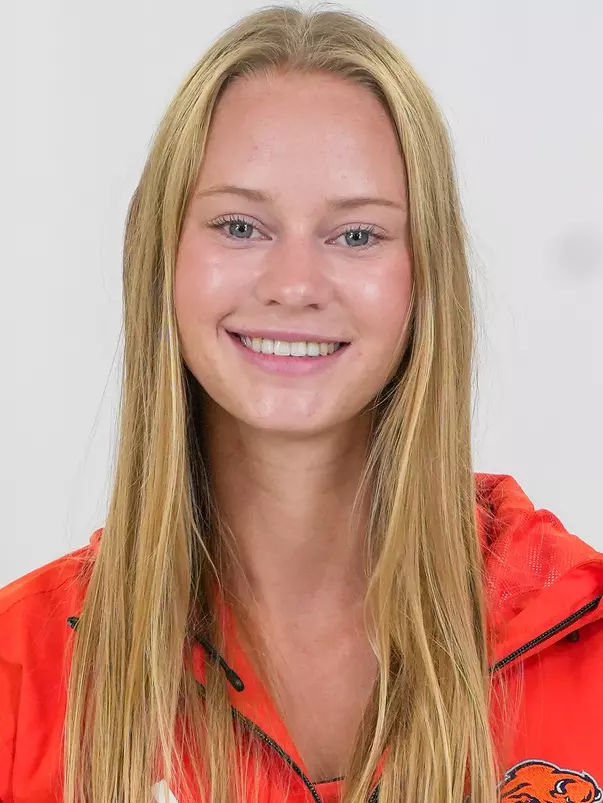 Hailey Reinhard Headshot