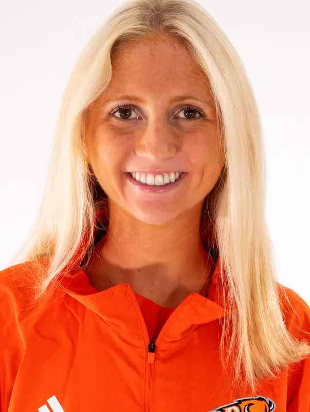 Annelise Enters Headshot