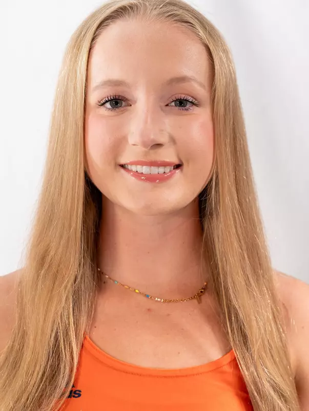 Ella McCrum Headshot