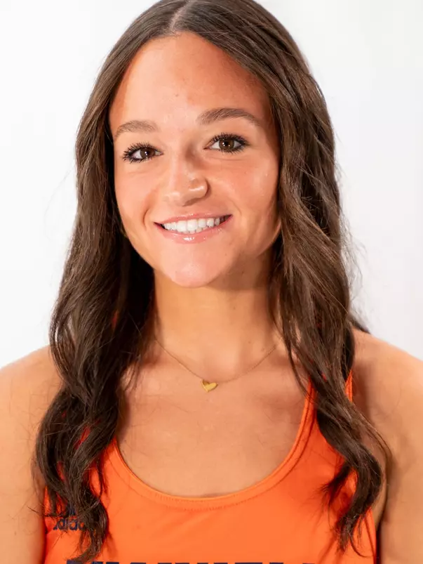 Grace Vives Headshot