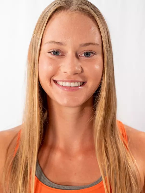 Hailey Reinhard Headshot