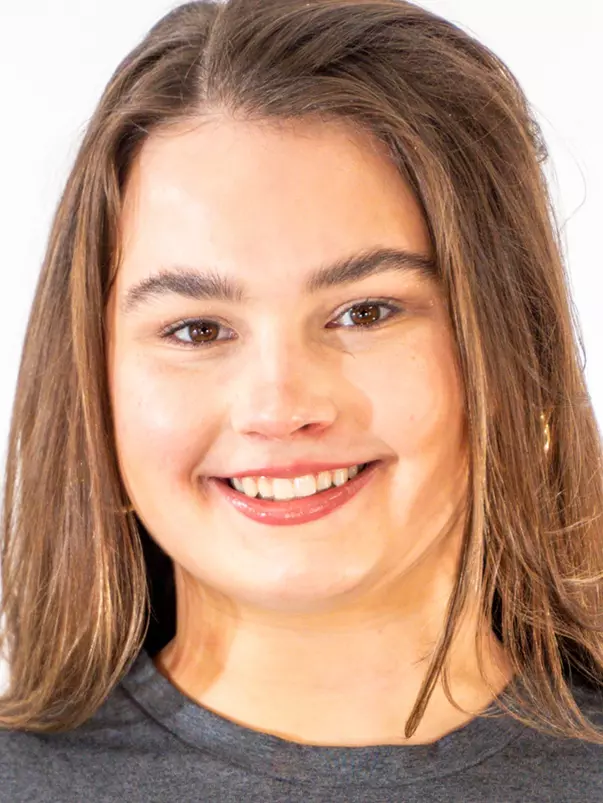 Bella Schraa Headshot