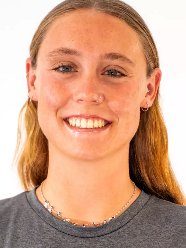 Caitlin Stott Headshot