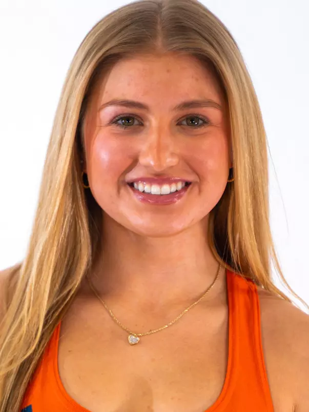 Sienna Steeber Headshot