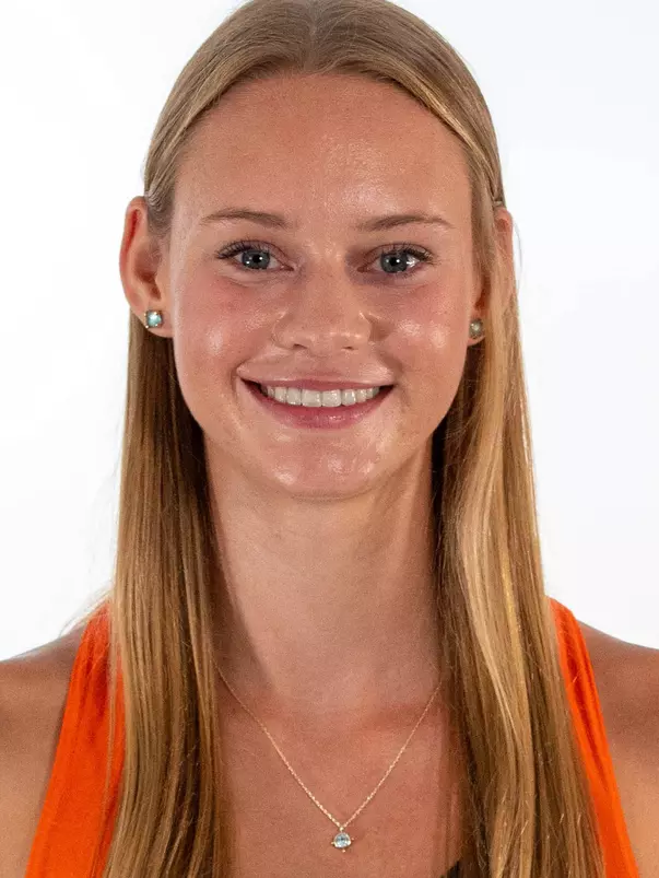 Hailey Reinhard Headshot
