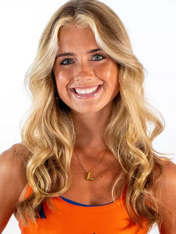 Laura Posh Headshot