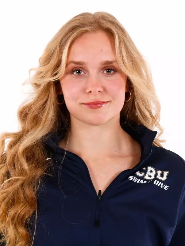 Lynn Henke Headshot 23-24