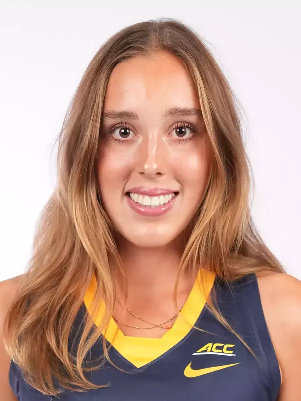 Emma Becker Headshot