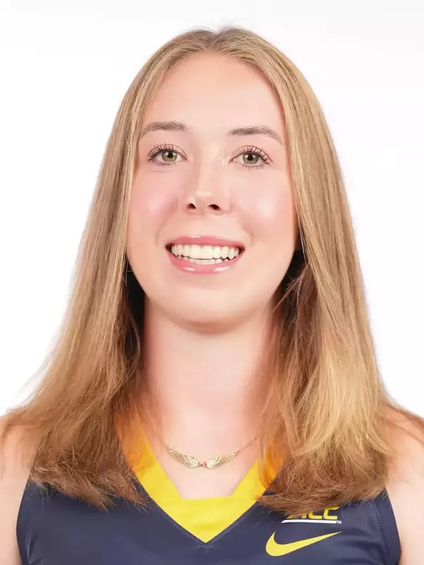 Laura Becker headshot