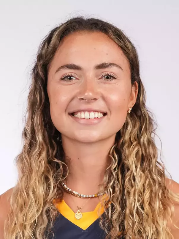 Maya Hoepfner Headshot