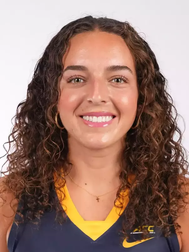 Mia DiGiulio Headshot
