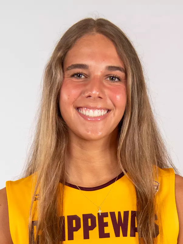 Izzy Swiercz Headshot