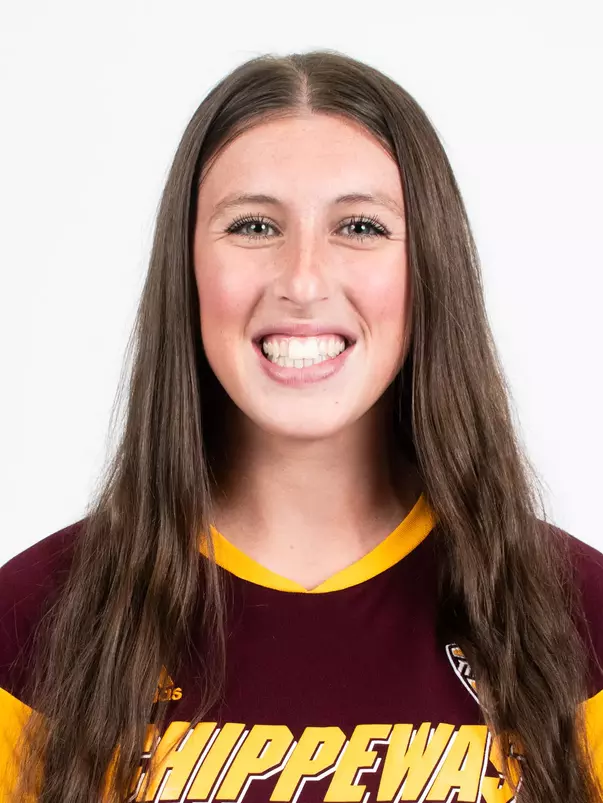 Ella Betzold Headshot