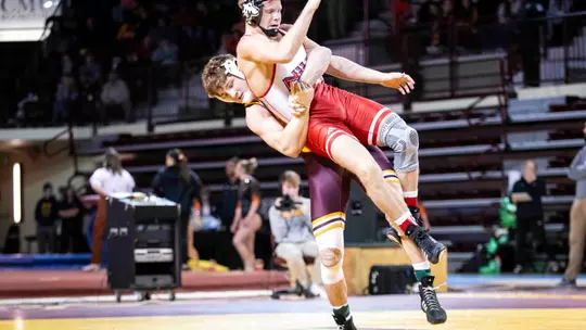 Wrestlers Upend SIUE, 21-14 Image