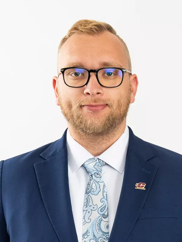 Ethan Lewandowski Headshot