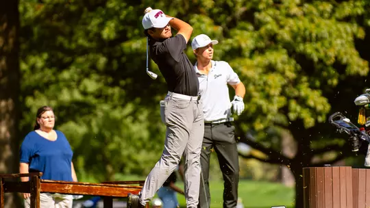 Hunter, Tied for 1st, Leads Men's Golf in First Round at Fripp Island Image