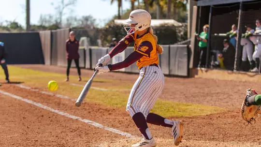 Softball Defeats Siena, Falls to St. John's in 10-Inning Battle Image