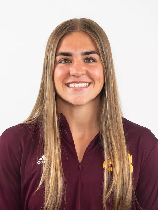 Zoe Zimmerman Headshot 2026