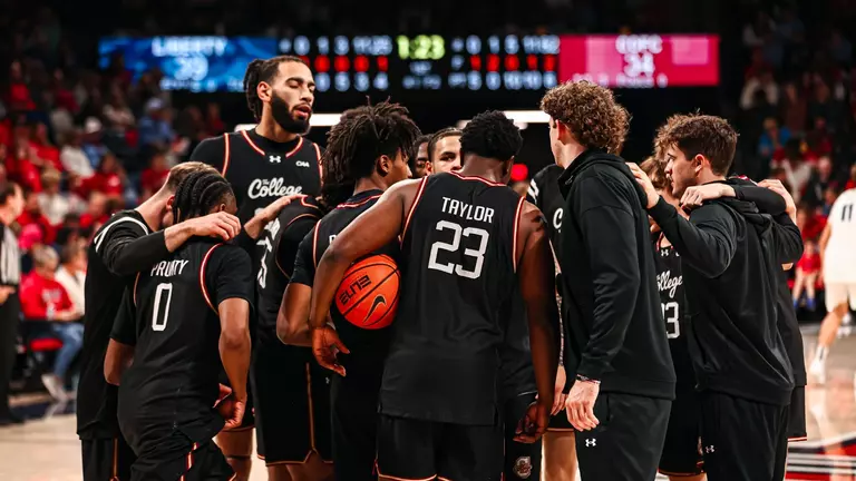 Men's Basketball Huddle