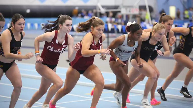 Lauren Resnick and Aine Trapp at the starting line