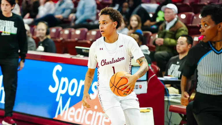 Leah Philpotts dribbles ball