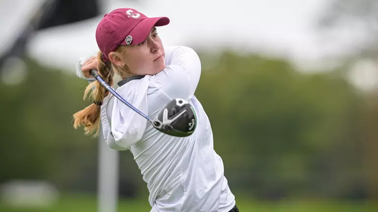 carys Fennessy swings the golf club