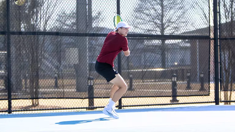 Leon Harder returns serve