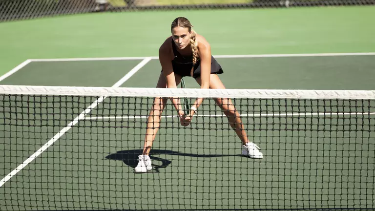Isabella De Luise readies for serve