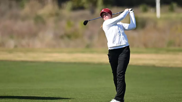 Carys Fennessy swings the club