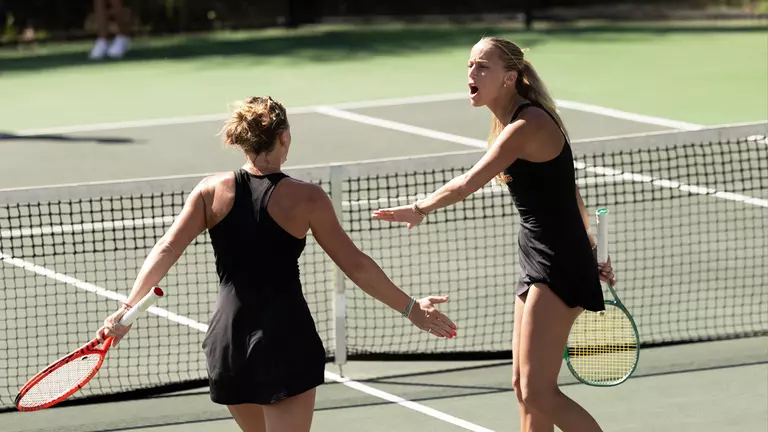 Francesca Salvato/Sia Cariov celebrate win