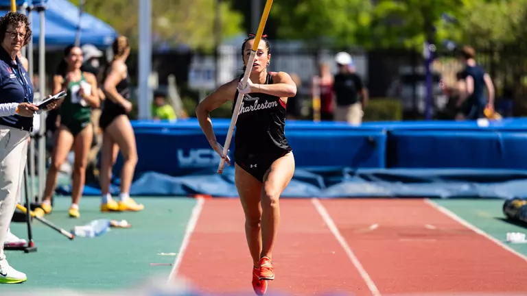 Allie Sanfelippo pole vaulting