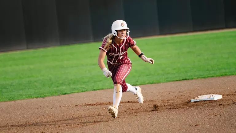 Bronwyn Conroy running from 2nd to 3rd