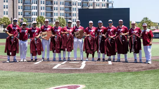 Baseball Seniors take team picture