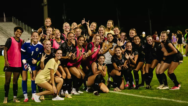 Women's Soccer Full Team W