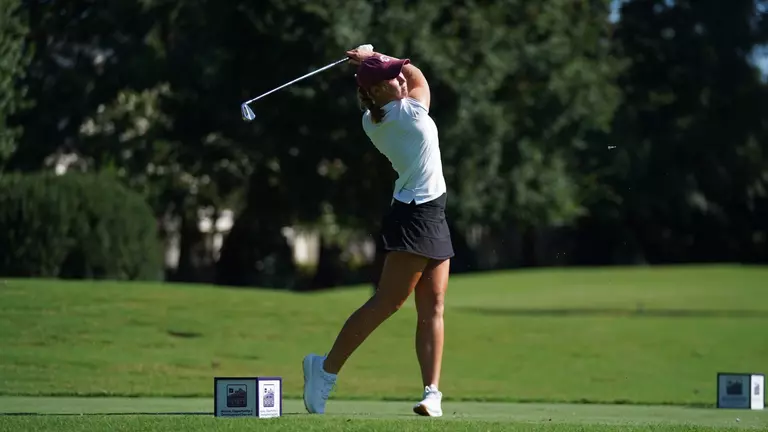 Carys Fennessy swings at the tee box