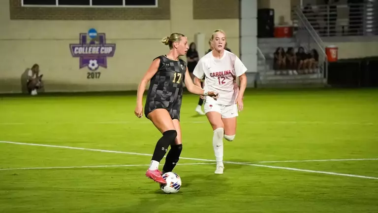 Kassy Uzelman dribbling the ball