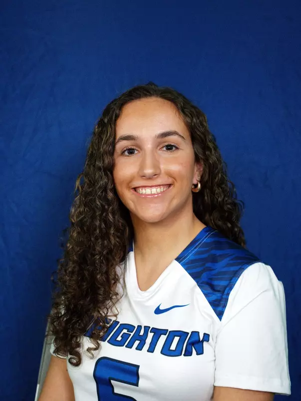 Mary Tomolo Headshot