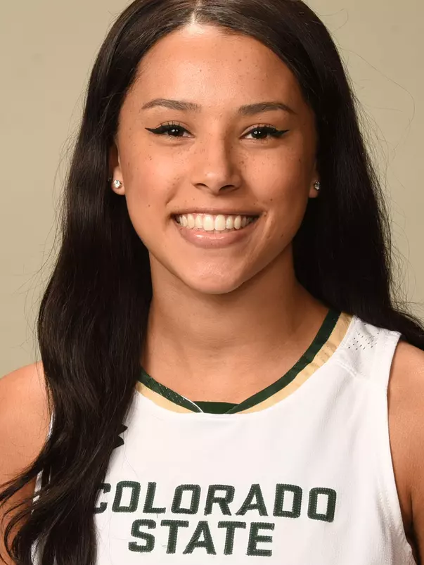 Edwards_Jordyn_2017_Web_Womens_Basketball