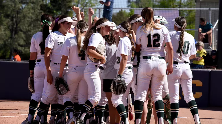 Recap: Rams extend winning streak against Bears; end season to Jackrabbits