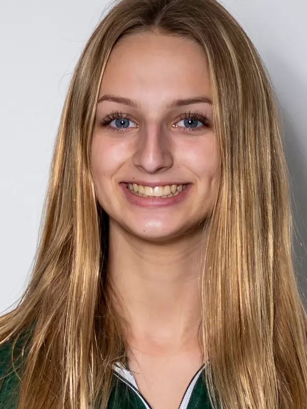 21-22 Women's Swim & Dive Lindsay Gizzi head shot