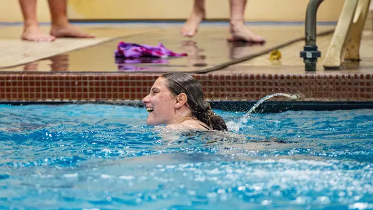 Divers Complete 3-Meter Sets at Invite