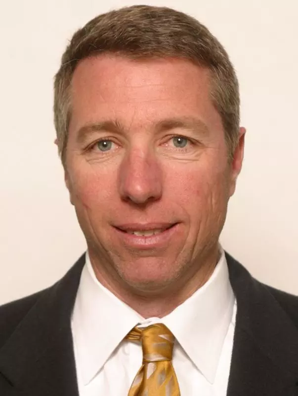 Strausser, Chris