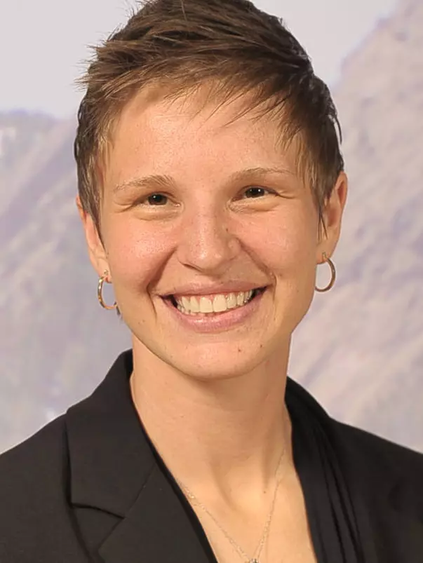 Assistant Coach Jenni