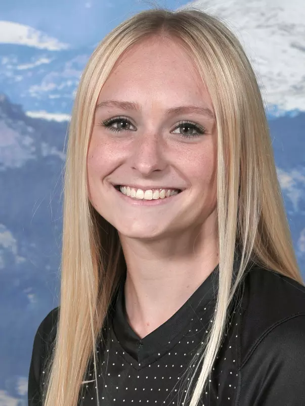 Juliana Guthner 2016 Head Shot