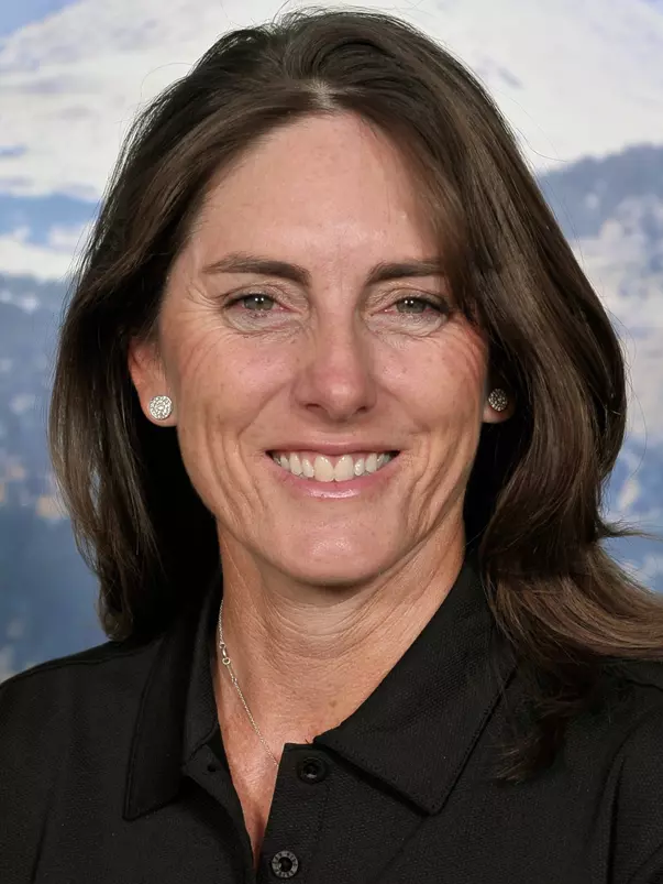 Nicole Kenneally 2016-17 Headshot